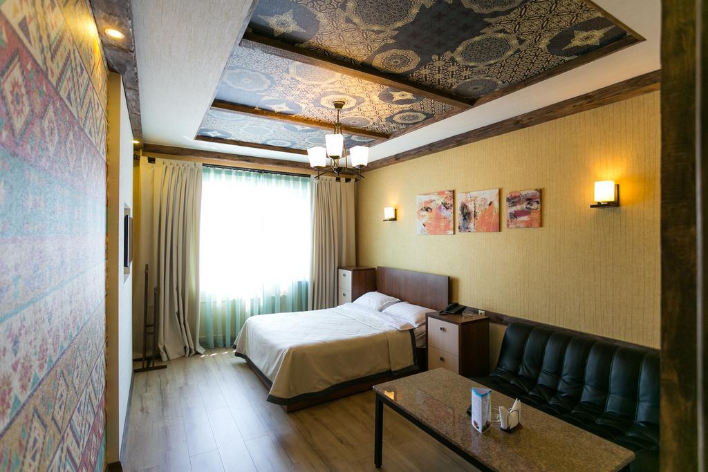 بيشكيك Delphin Guest House المظهر الخارجي الصورة