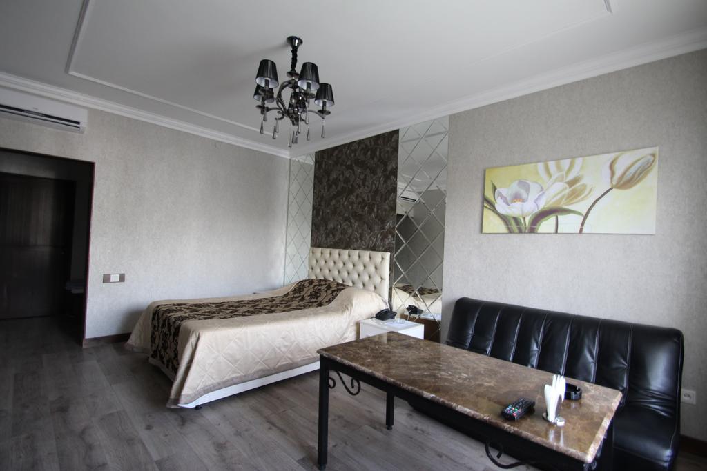 بيشكيك Delphin Guest House المظهر الخارجي الصورة