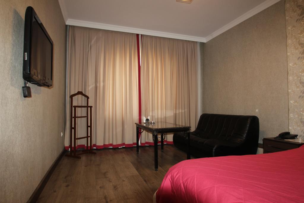 بيشكيك Delphin Guest House المظهر الخارجي الصورة