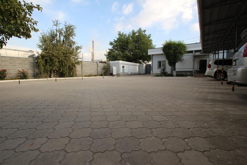 بيشكيك Delphin Guest House المظهر الخارجي الصورة
